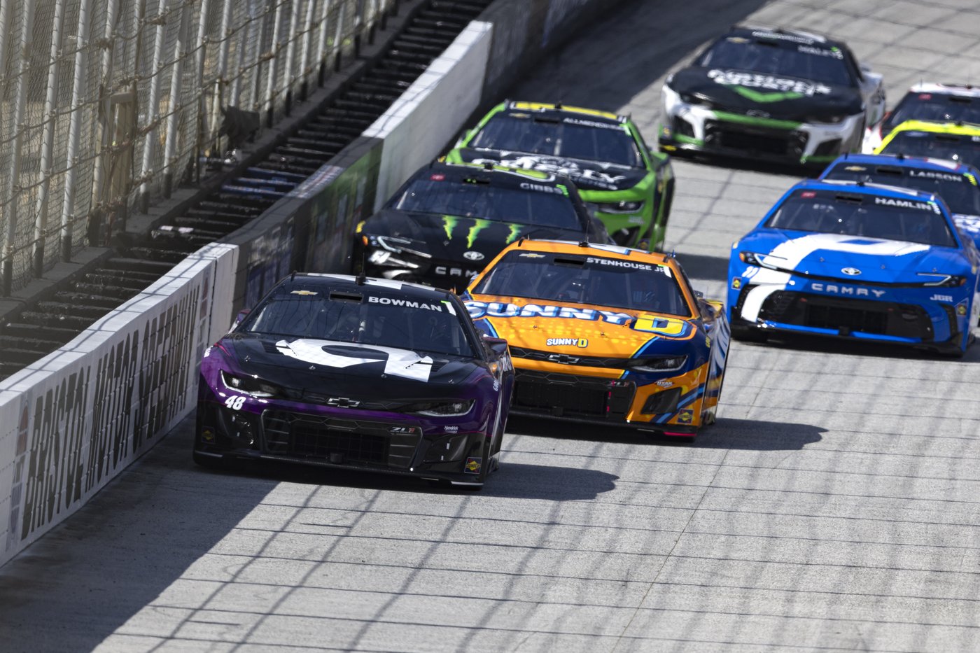 Kyle Larson dominates and claims an emotional Cup victory at Bristol Motor Speedway | iNFOnews.ca Kyle Larson dominates and claims an emotional Cup victory at Bristol Motor Speedway | iNFOnews.ca