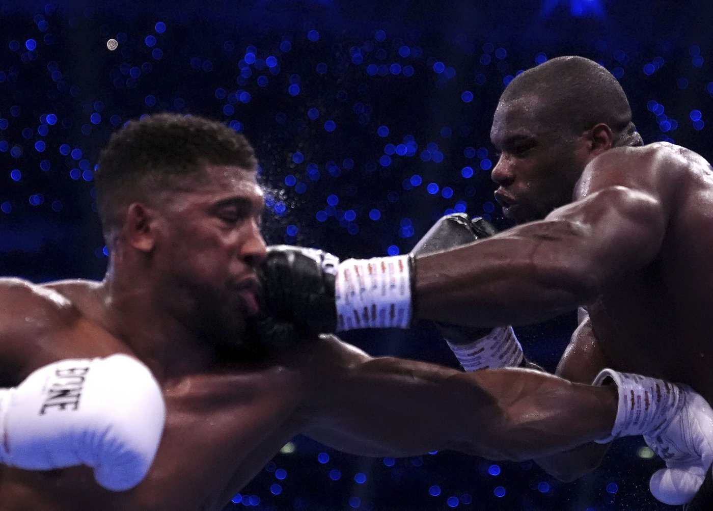 Dubois beats up Joshua to retain IBF heavyweight title with brutal 5th-round knockout | iNFOnews.ca Dubois beats up Joshua to retain IBF heavyweight title with brutal 5th-round knockout | iNFOnews.ca