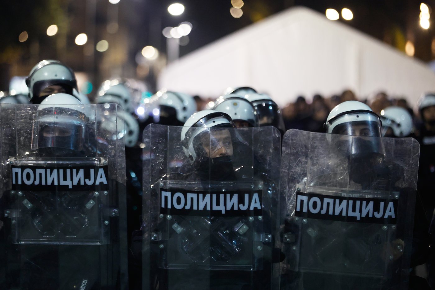 Riot police separate opponents, loyalists of Serbia's president as tensions soar amid protests | iNFOnews.ca