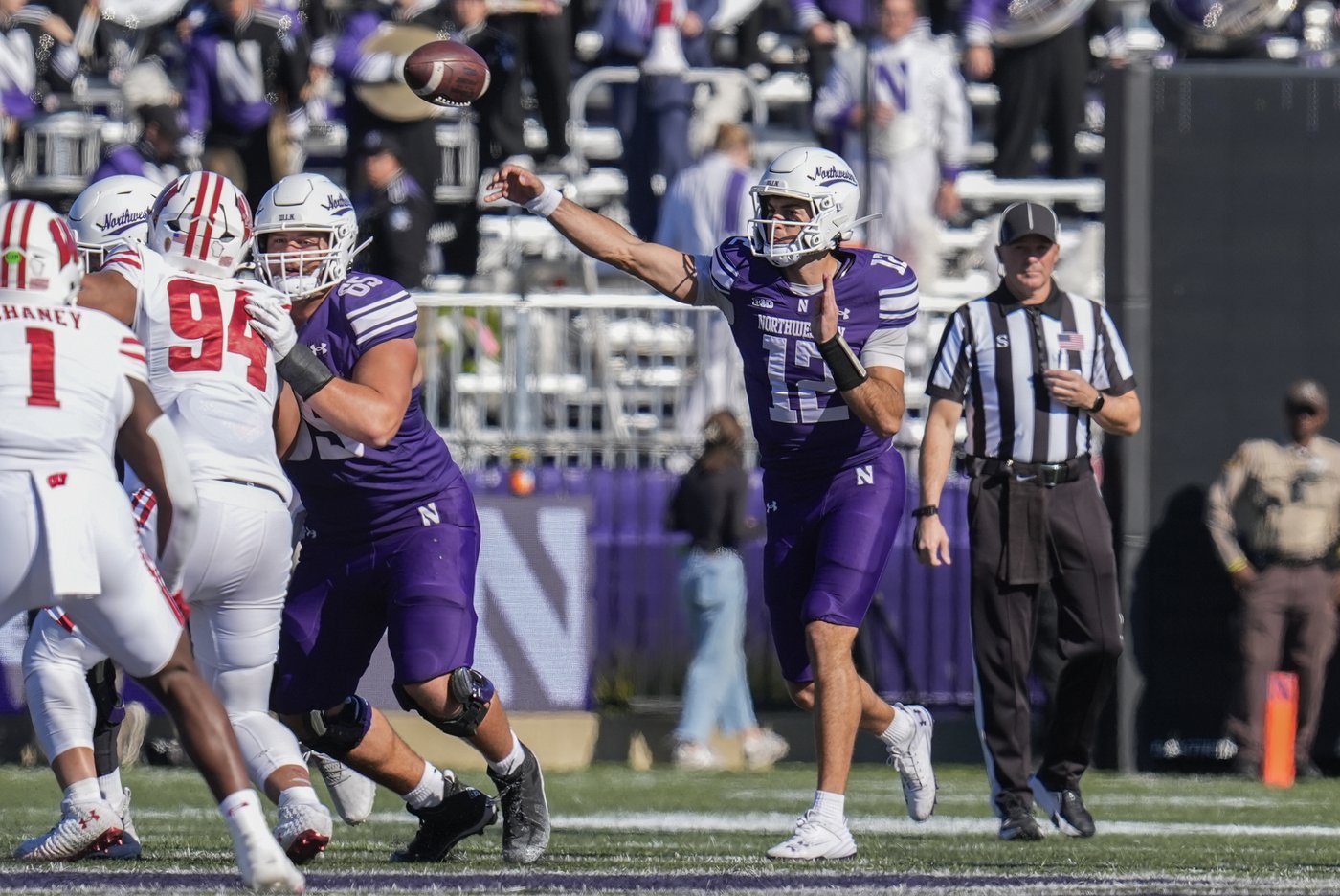 Walker, Locke lead the way as Wisconsin beats Northwestern 23-3 | iNFOnews.ca Walker, Locke lead the way as Wisconsin beats Northwestern 23-3 | iNFOnews.ca