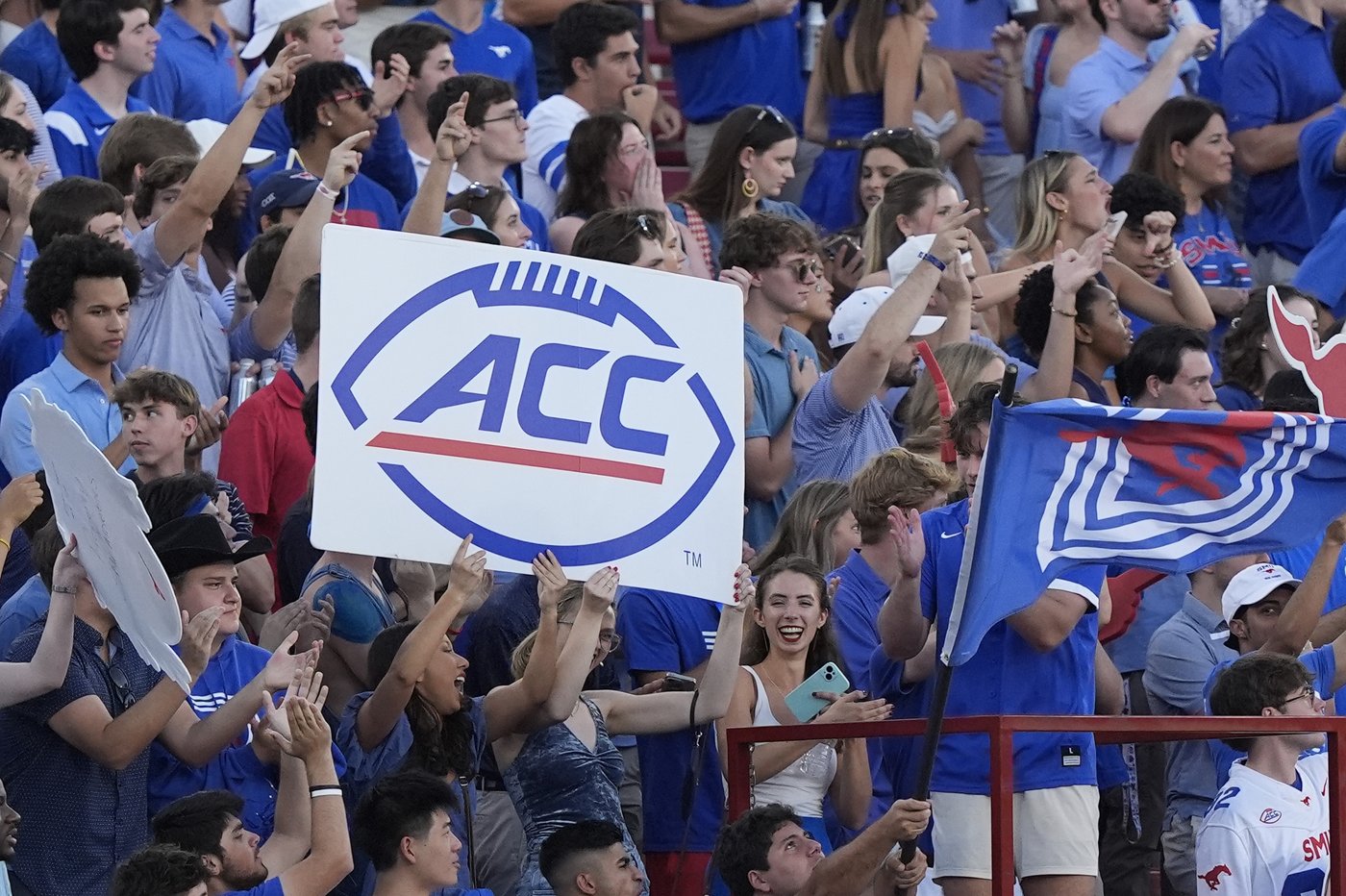 'Better than going to Disney World': Fans revel in CFP debuts at campus sites | iNFOnews.ca