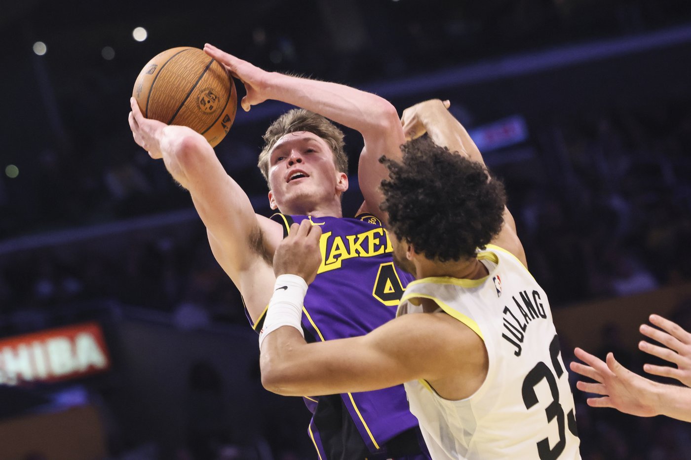 Lakers' Dalton Knecht ties NBA rookie record for 3-pointers in a game | iNFOnews.ca Lakers' Dalton Knecht ties NBA rookie record for 3-pointers in a game | iNFOnews.ca