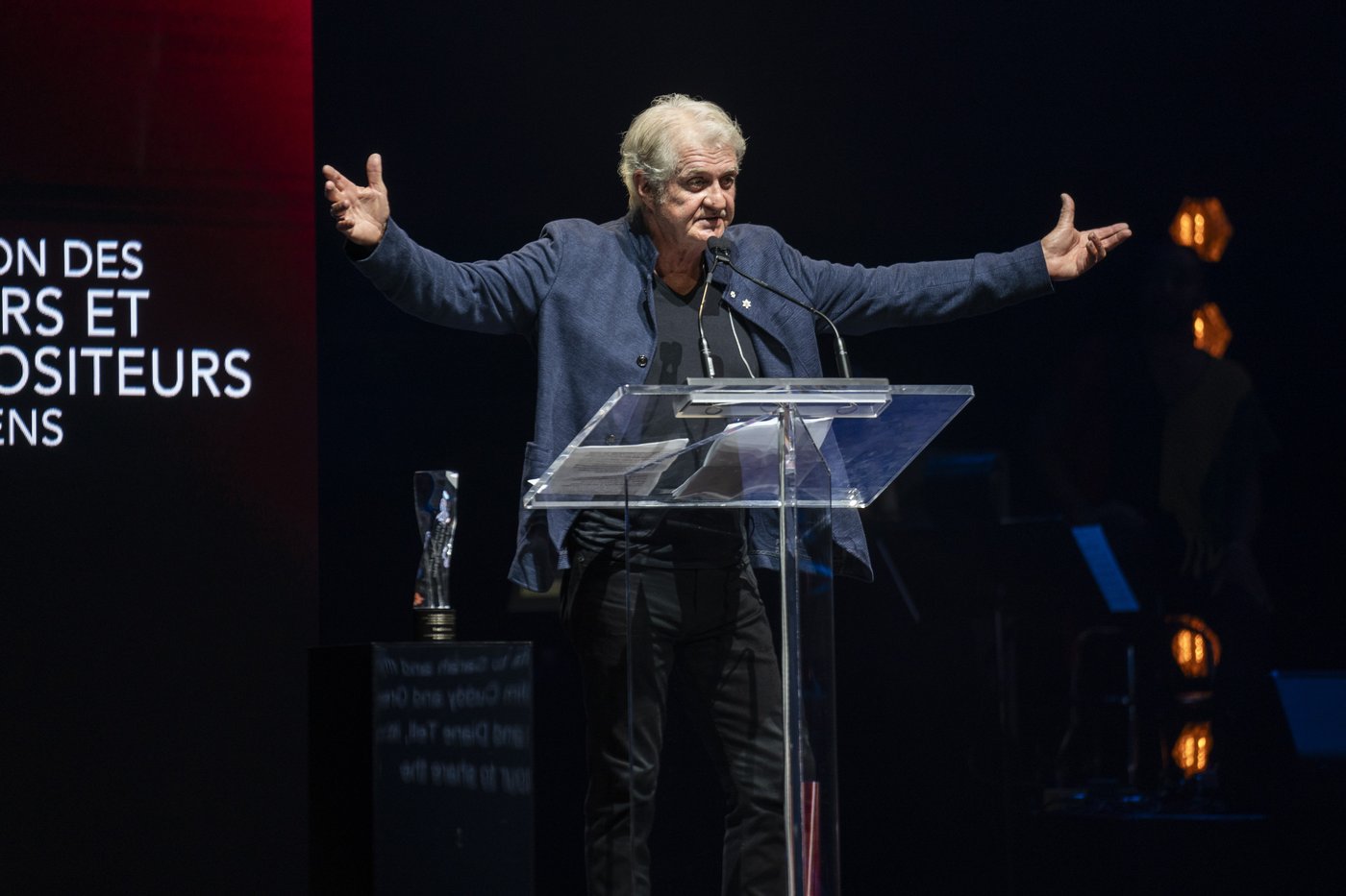 McLachlan, Cochrane reflect on creative struggle at Canadian Songwriters Hall of Fame | iNFOnews.ca
