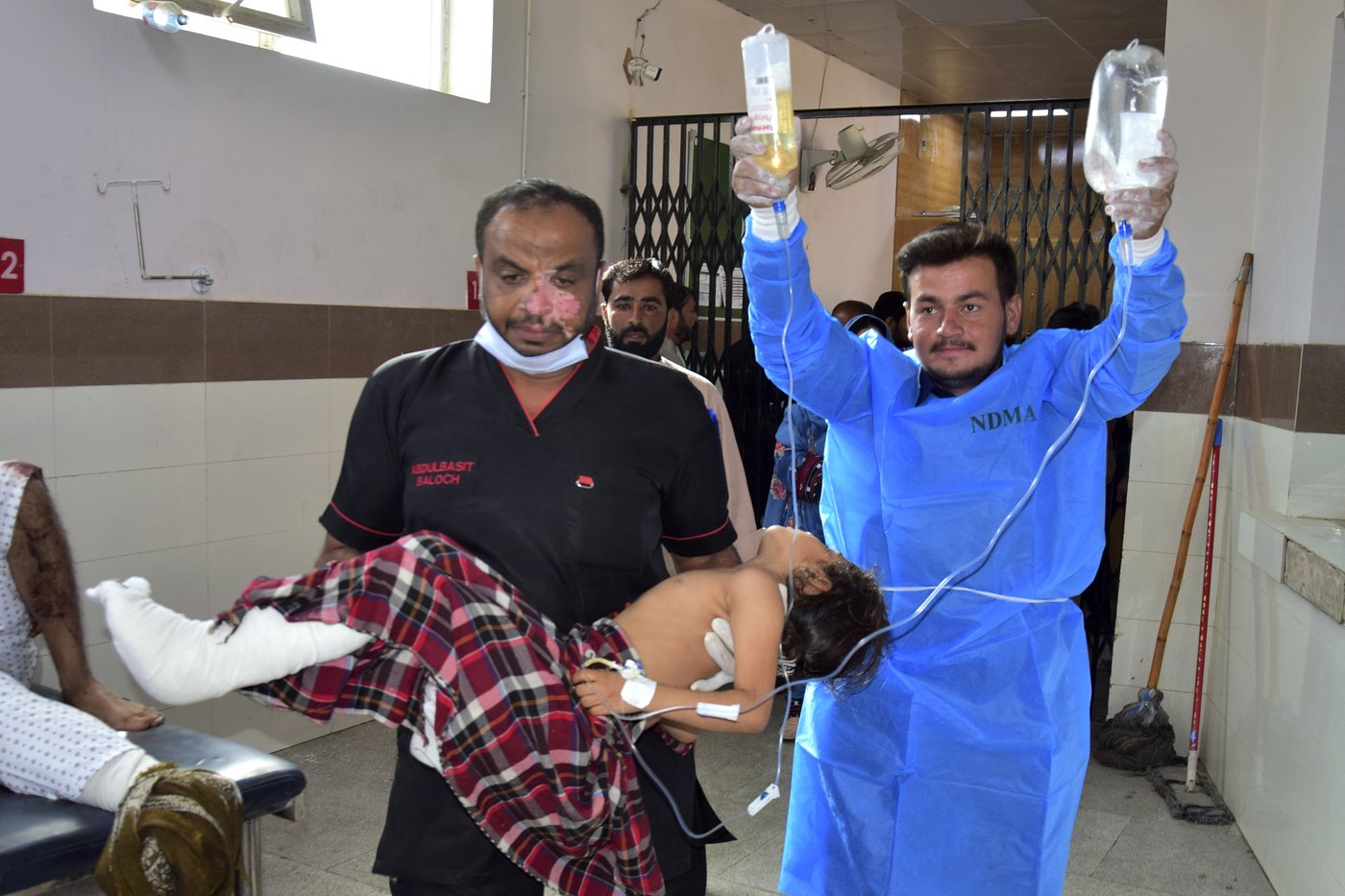Bomb targeting police assigned for polio drive kills 9 people, including 5 children, in SW Pakistan | iNFOnews.ca Bomb targeting police assigned for polio drive kills 9 people, including 5 children, in SW Pakistan | iNFOnews.ca