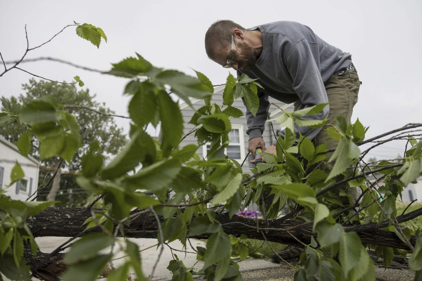 Weekend tornadoes kill 6 in North Dakota and New York, toss trees and train cars | iNFOnews.ca