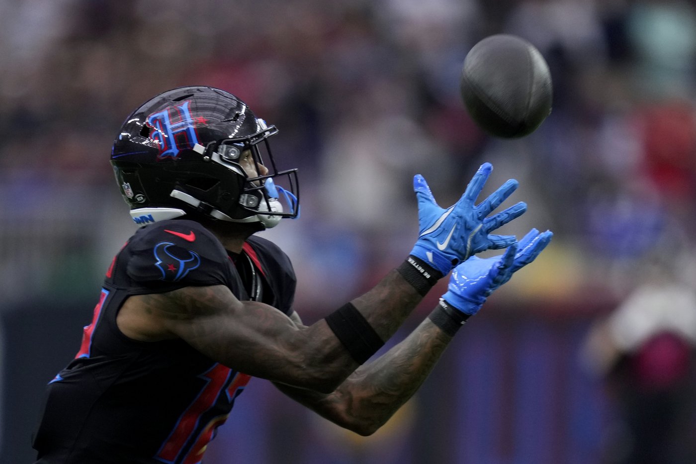 Houston's Nico Collins leaves with hamstring injury early in second quarter against Bills | iNFOnews.ca