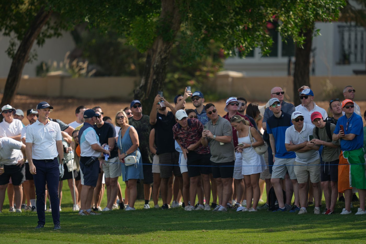 Rory McIlroy shares lead in Dubai and closes in on a 4th straight European title | iNFOnews.ca