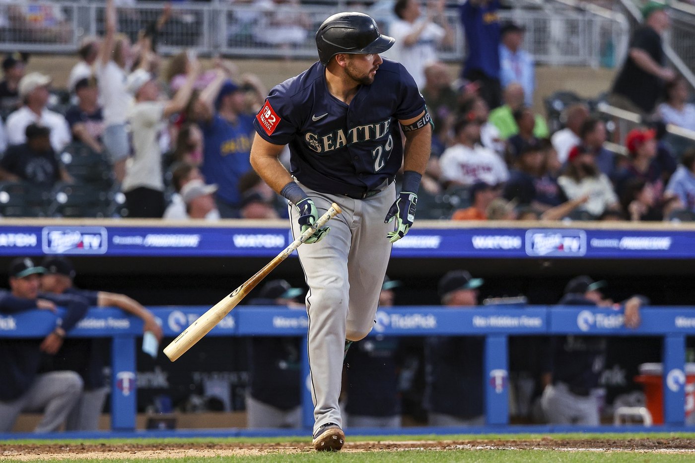 Cal Raleigh continues hot streak, hits 32nd homer of the season | iNFOnews.ca Cal Raleigh continues hot streak, hits 32nd homer of the season | iNFOnews.ca