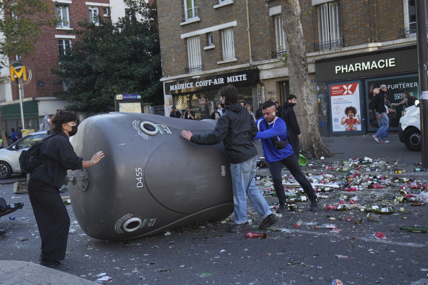 Protesters clash with police in Paris as 'Block Everything' movement gains momentum | iNFOnews.ca