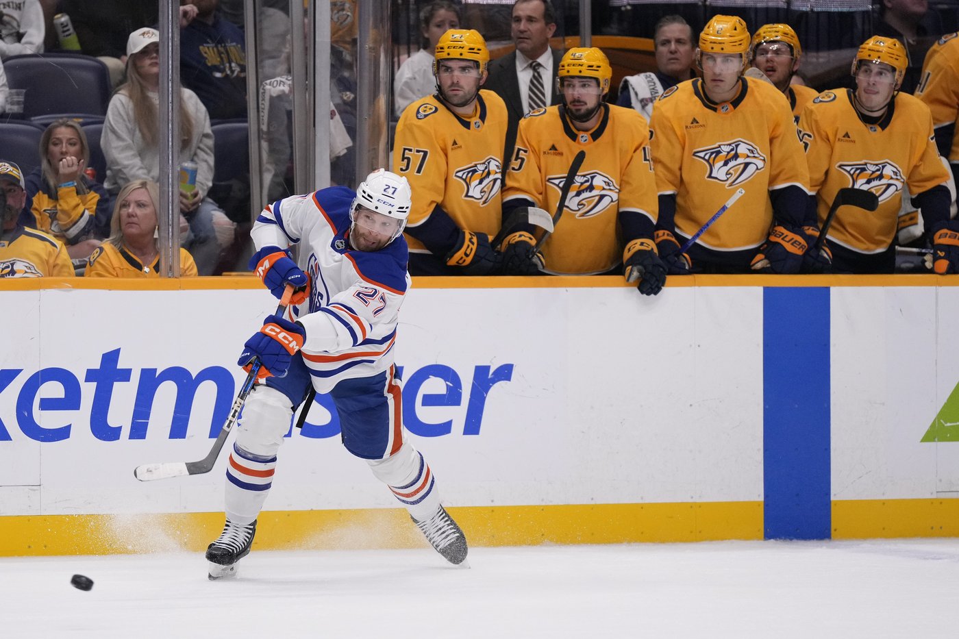 Kulak scores twice and McDavid gets first goal of season as Oilers beat Predators 4-2 | iNFOnews.ca Kulak scores twice and McDavid gets first goal of season as Oilers beat Predators 4-2 | iNFOnews.ca