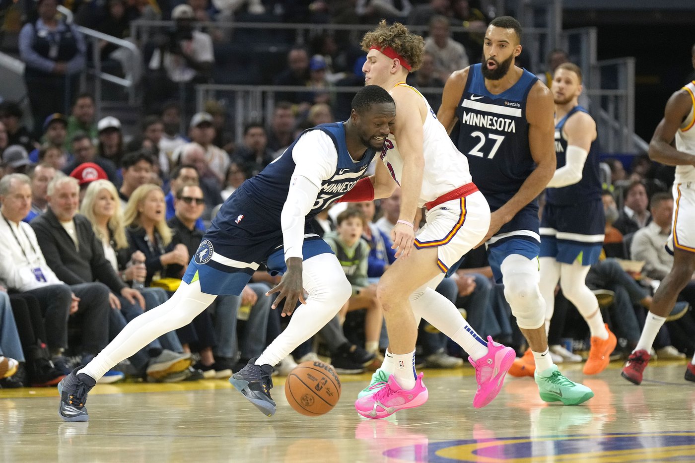 Stephen Curry scores 30 and dishes out eight assists as Warriors beat Timberwolves 114-106 | iNFOnews.ca Stephen Curry scores 30 and dishes out eight assists as Warriors beat Timberwolves 114-106 | iNFOnews.ca