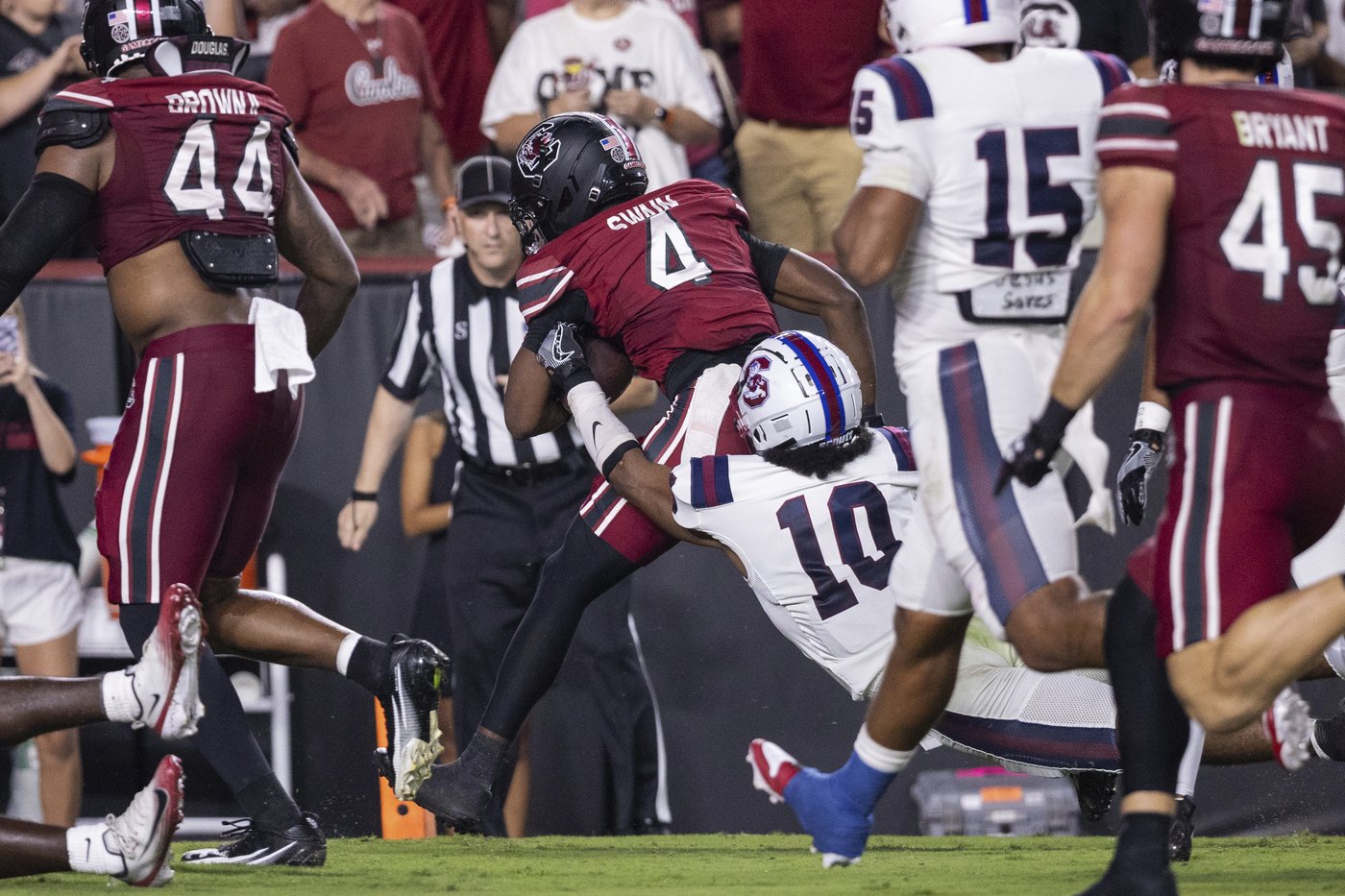 Vicari Swain returns 2 punts for TDs in No. 10 South Carolina's 38-10 win | iNFOnews.ca Vicari Swain returns 2 punts for TDs in No. 10 South Carolina's 38-10 win | iNFOnews.ca