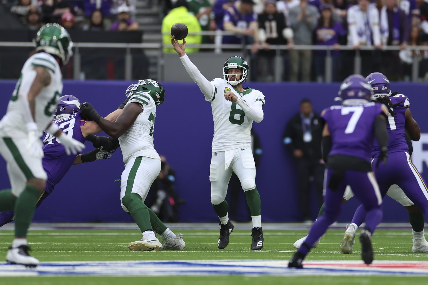 Bills and Jets square off Monday night for first in the AFC East with each struggling | iNFOnews.ca