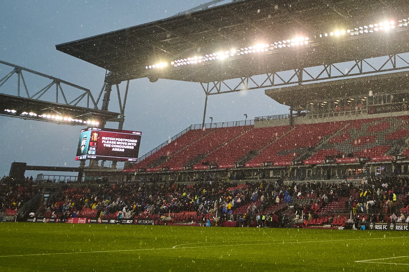 Threat of lightning forces players off the pitch in first half of NSL final | iNFOnews.ca Threat of lightning forces players off the pitch in first half of NSL final | iNFOnews.ca