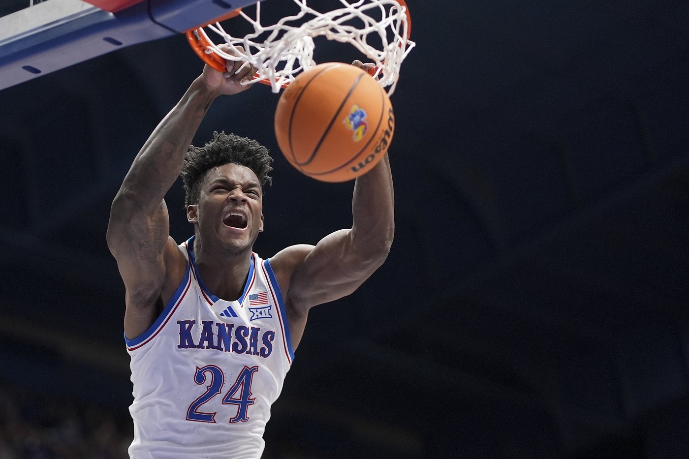 No. 1 Kansas hangs on to beat No. 9 North Carolina 92-89 | iNFOnews.ca No. 1 Kansas hangs on to beat No. 9 North Carolina 92-89 | iNFOnews.ca