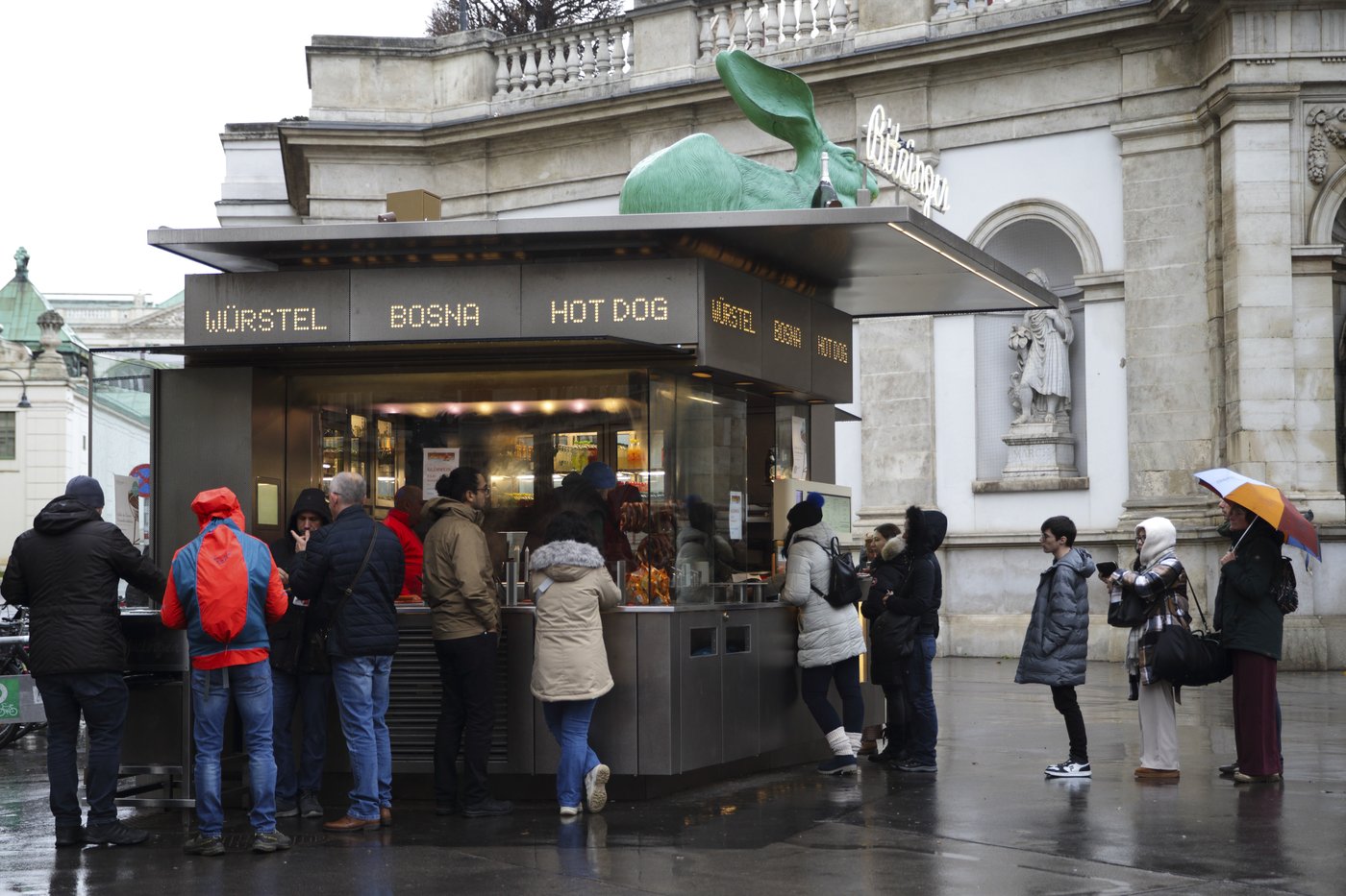The Vienna sausage stand is more than just a snack stall. Now it has a UNESCO heritage recognition | iNFOnews.ca