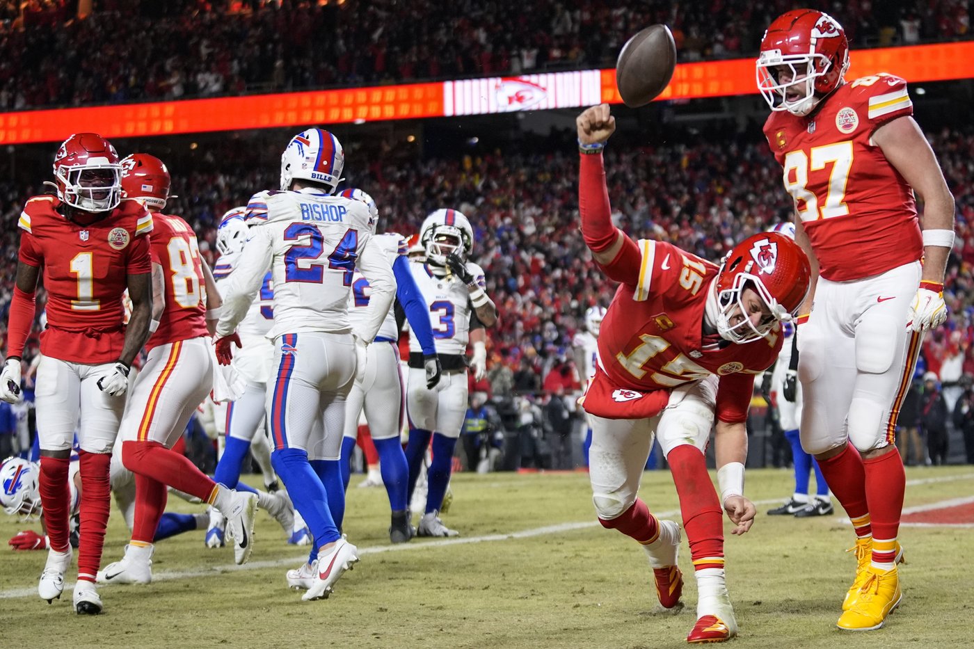 Mahomes and the Chiefs will face Hurts, Barkley and the Eagles as they seek a Super Bowl three-peat | iNFOnews.ca Mahomes and the Chiefs will face Hurts, Barkley and the Eagles as they seek a Super Bowl three-peat | iNFOnews.ca