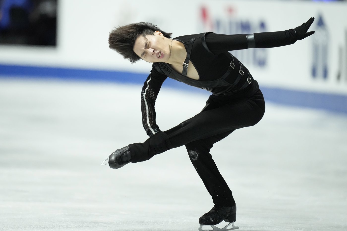 Kagiyama and Sakamoto lead Japanese sweep of men’s and women's short programs at NHK Trophy | iNFOnews.ca