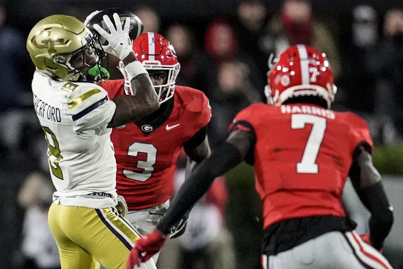 Epic! No. 6 Georgia rallies to beat Ga Tech 44-42 in 8 overtimes, bolsters playoff hopes | iNFOnews.ca
