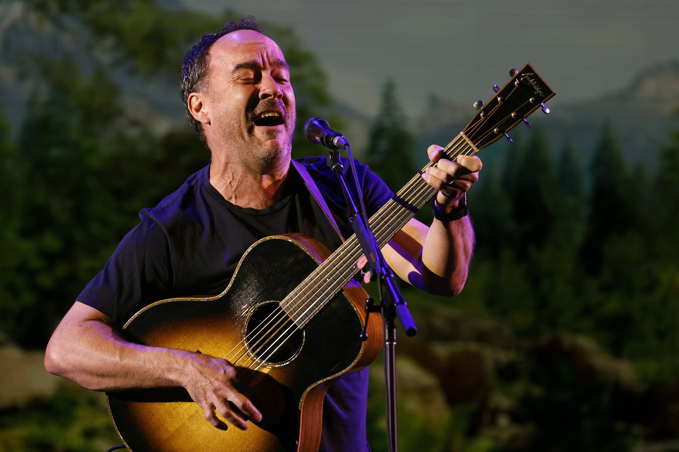 Dave Matthews won't perform at FireAid or a MusiCares benefit, citing a critical family illness | iNFOnews.ca