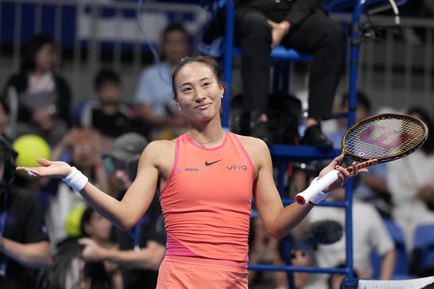 Zheng Qinwen defeats wild card Sofia Kenin to win in Tokyo and clinch WTA Finals berth | iNFOnews.ca
