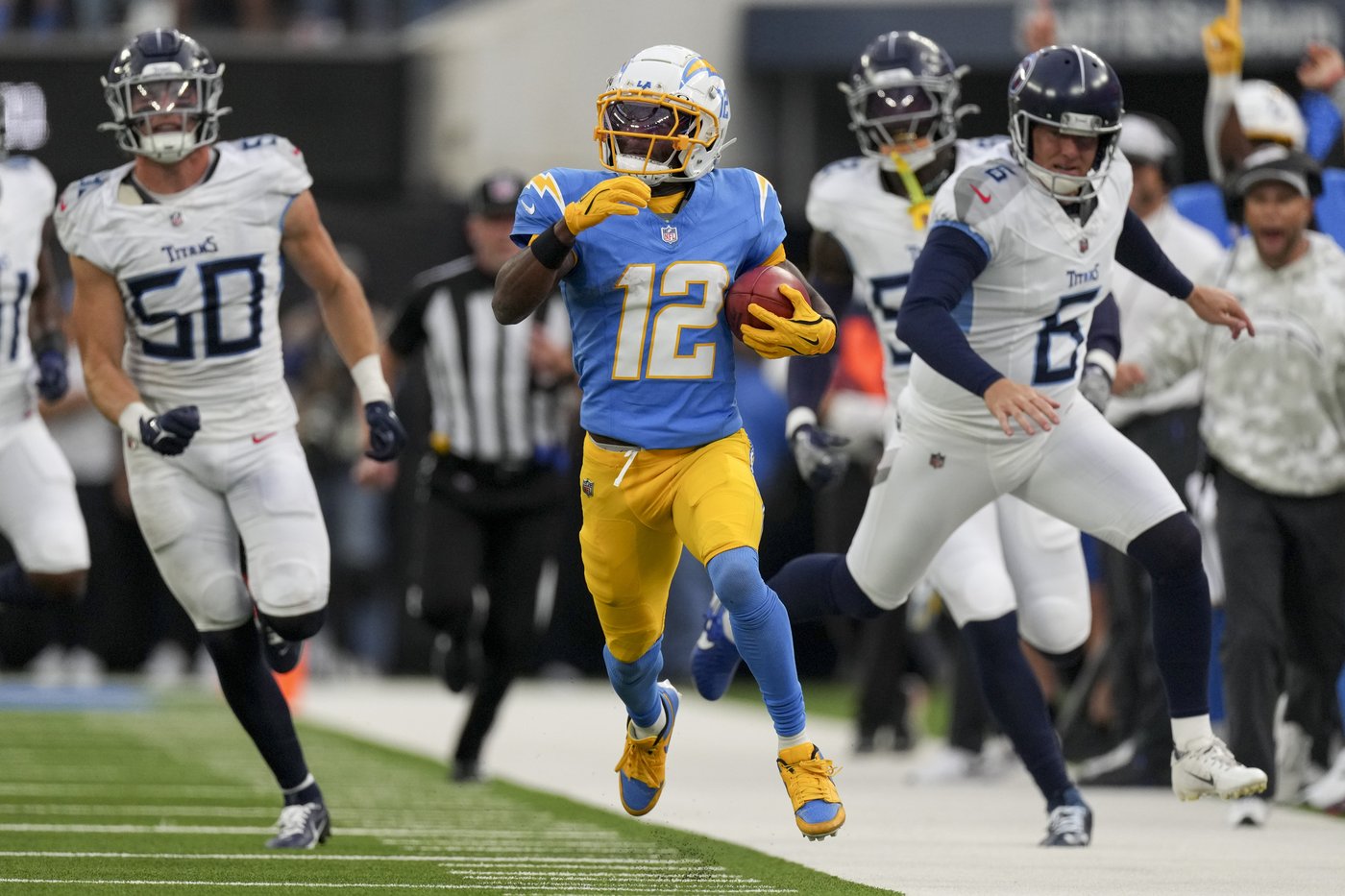 Justin Herbert has TDs passing and rushing as Chargers beat Titans 27-17 for 3rd straight win | iNFOnews.ca Justin Herbert has TDs passing and rushing as Chargers beat Titans 27-17 for 3rd straight win | iNFOnews.ca