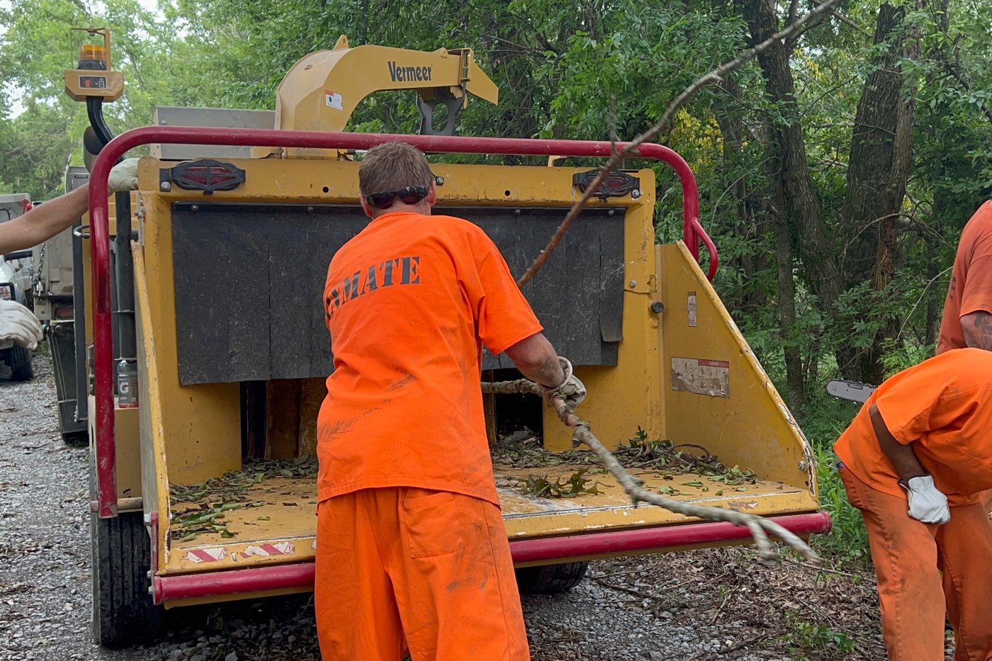 Inmates clear tornado damage to free Oklahoma family stuck for over a week | iNFOnews.ca Inmates clear tornado damage to free Oklahoma family stuck for over a week | iNFOnews.ca