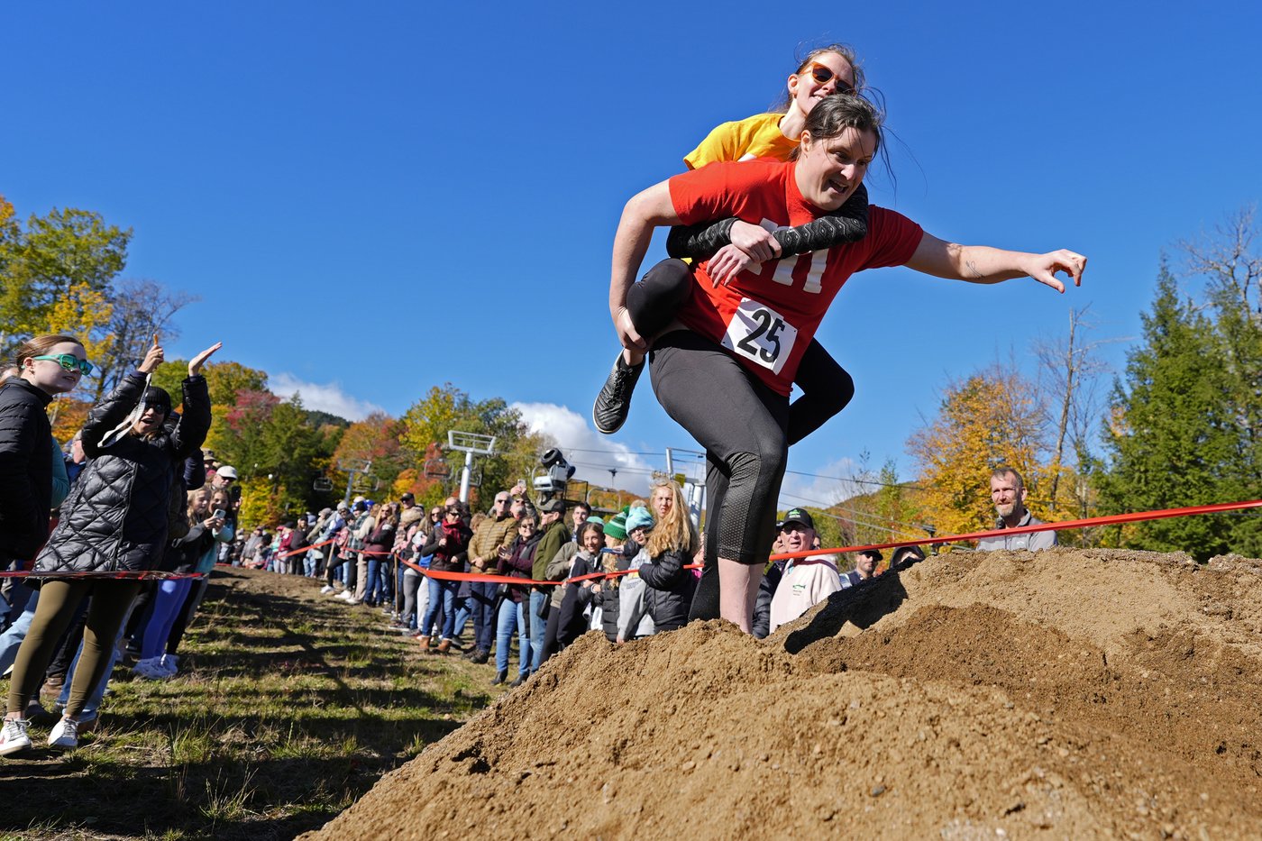 Mud, beer and cash: Annual wife-carrying championship attracts competitive couples to Maine | iNFOnews.ca Mud, beer and cash: Annual wife-carrying championship attracts competitive couples to Maine | iNFOnews.ca