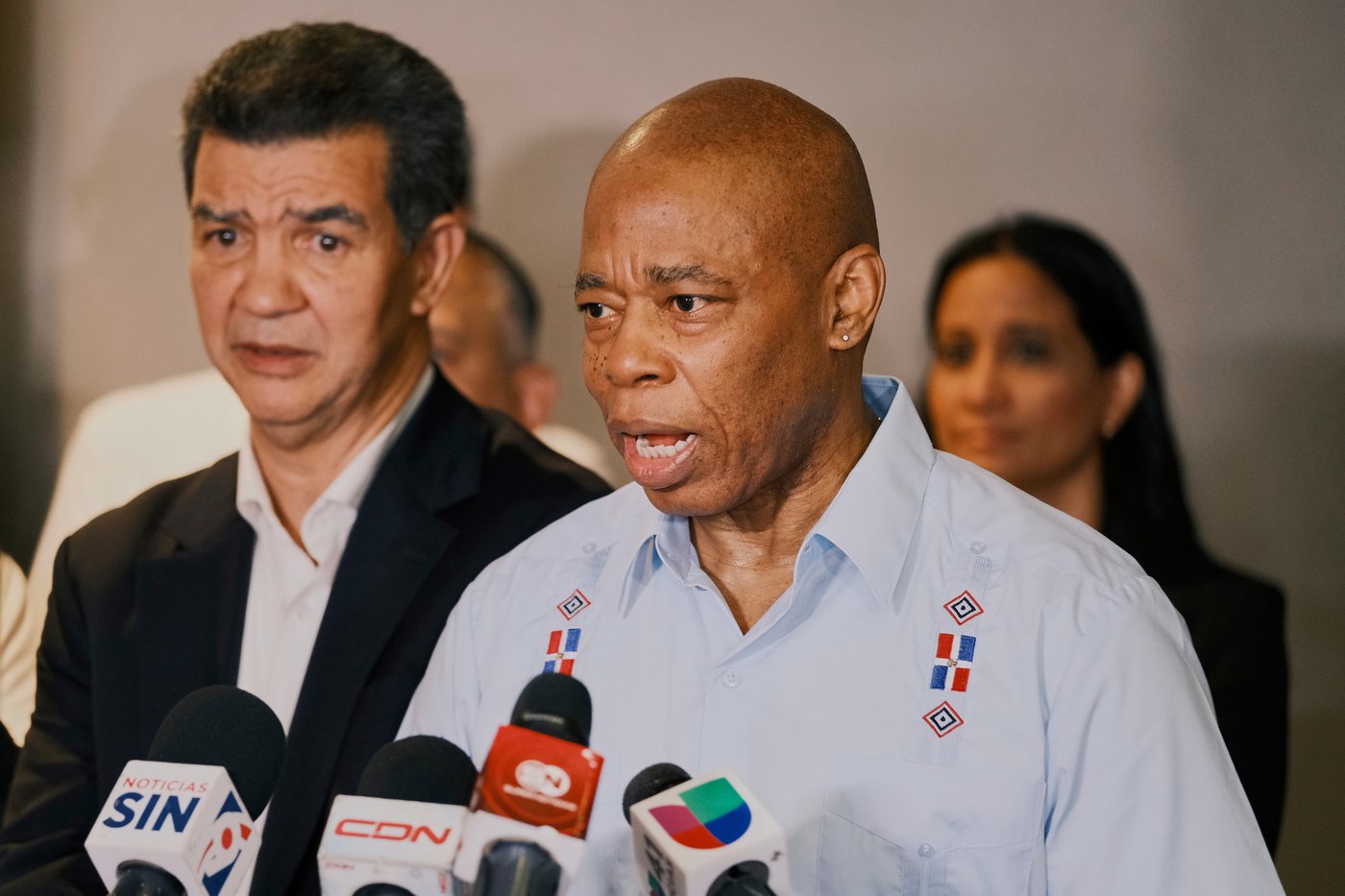New York City's mayor visits the Dominican Republic after the deadly nightclub roof collapse | iNFOnews.ca