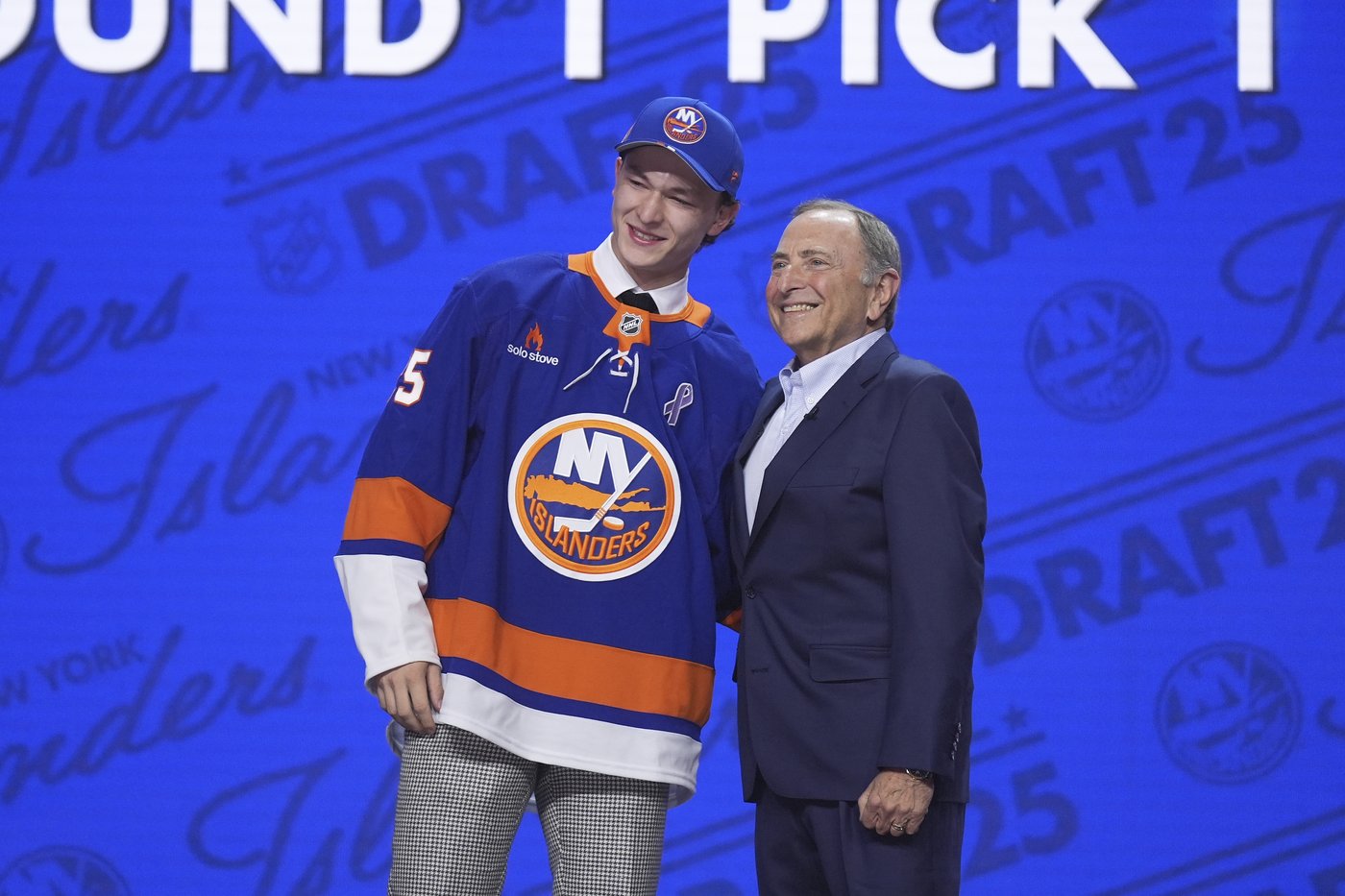 Top pick Matthew Schaefer makes a strong first impression as Islanders camp opens | iNFOnews.ca