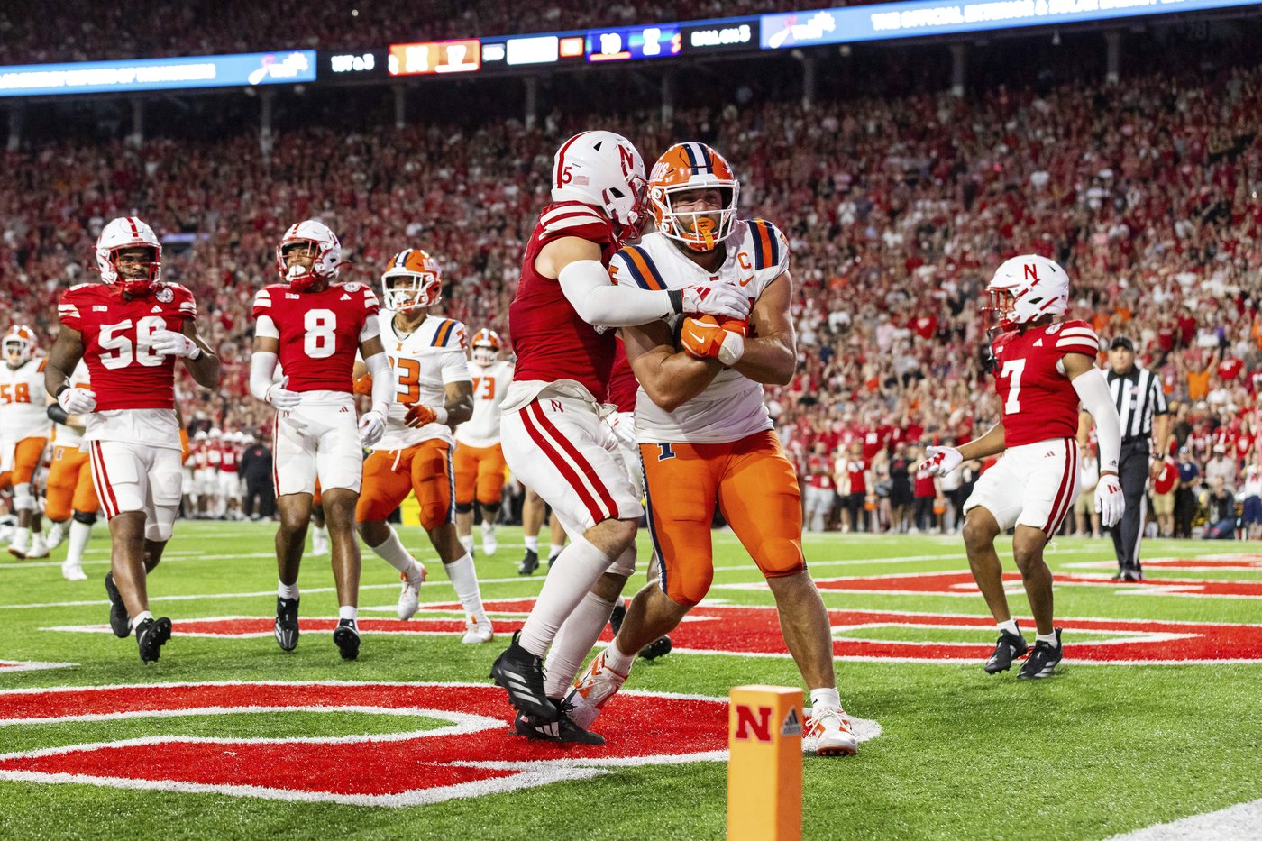 Luke Altmyer throws 4 TD passes, leads No. 24 Illinois to 31-24 OT win over No. 22 Nebraska | iNFOnews.ca Luke Altmyer throws 4 TD passes, leads No. 24 Illinois to 31-24 OT win over No. 22 Nebraska | iNFOnews.ca