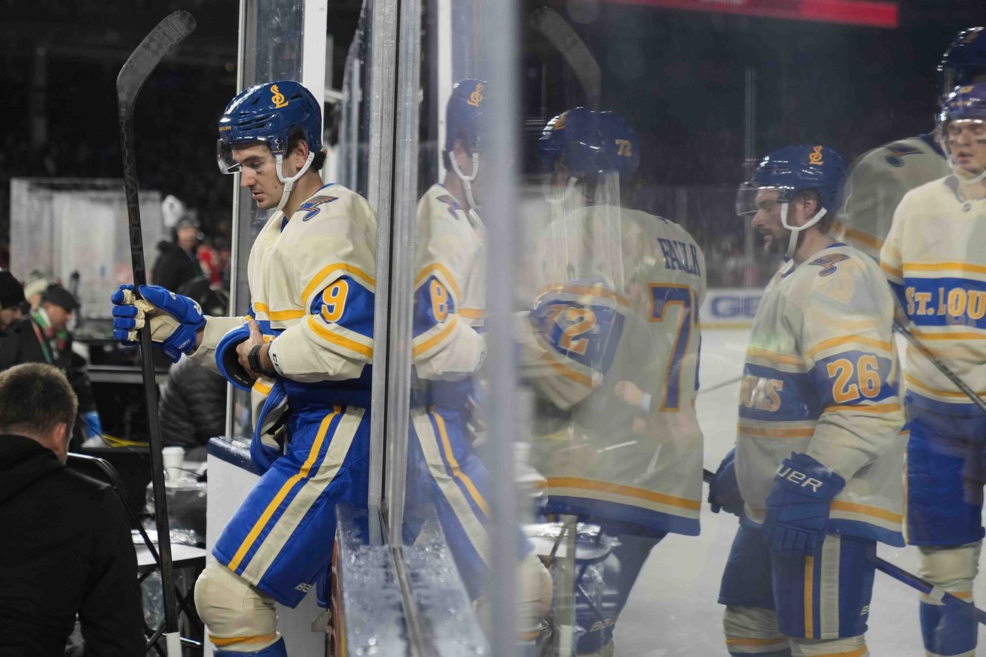 Cam Fowler scores twice as the Blues beat the Blackhawks 6-2 in the Winter Classic at Wrigley Field | iNFOnews.ca