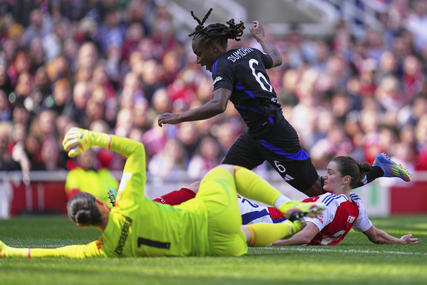 Lyon beats Arsenal 2-1 in first leg of Women's Champions League semifinals | iNFOnews.ca