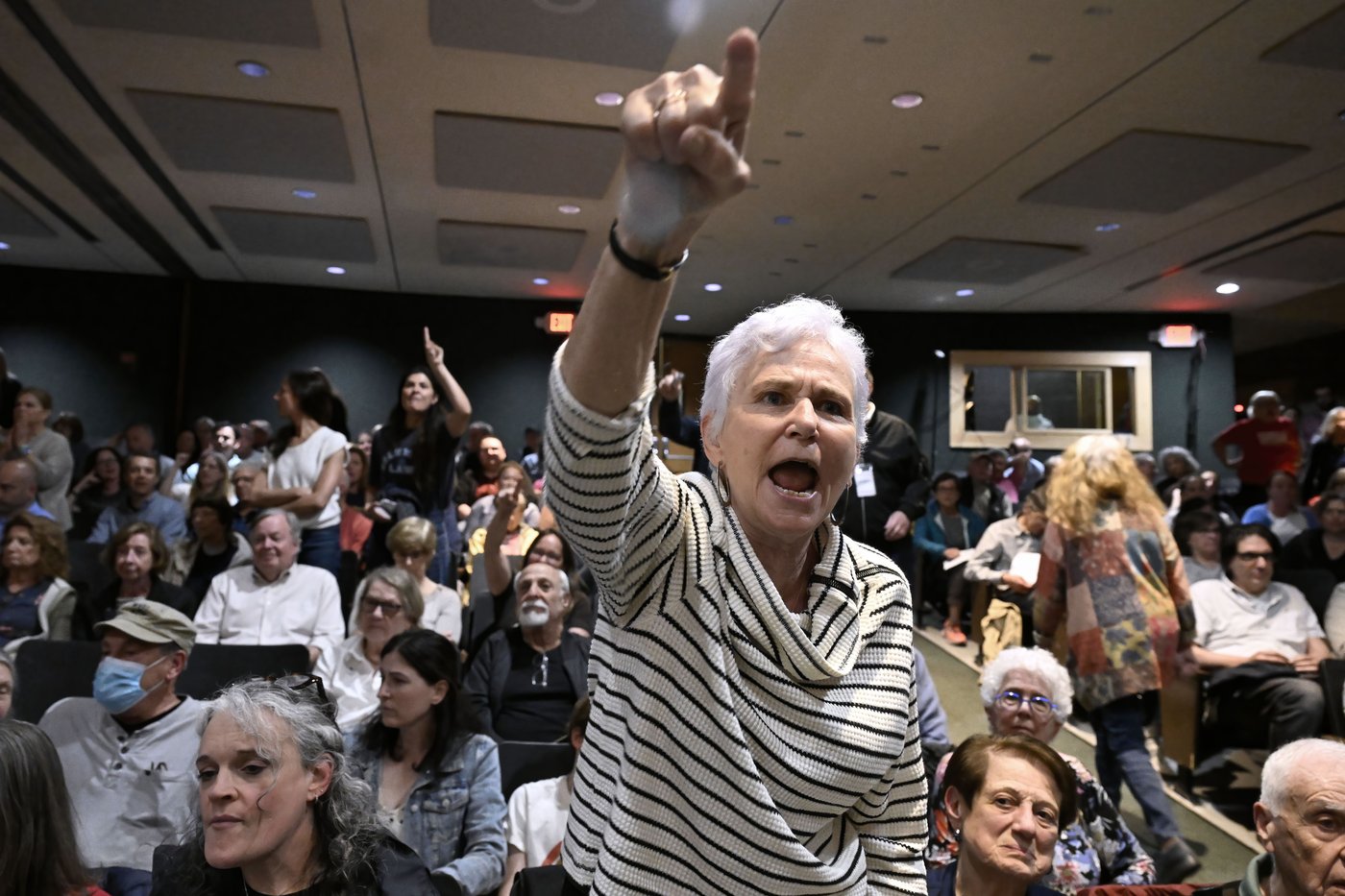 A GOP congressman is peppered with questions about Trump during raucous town hall | iNFOnews.ca A GOP congressman is peppered with questions about Trump during raucous town hall | iNFOnews.ca