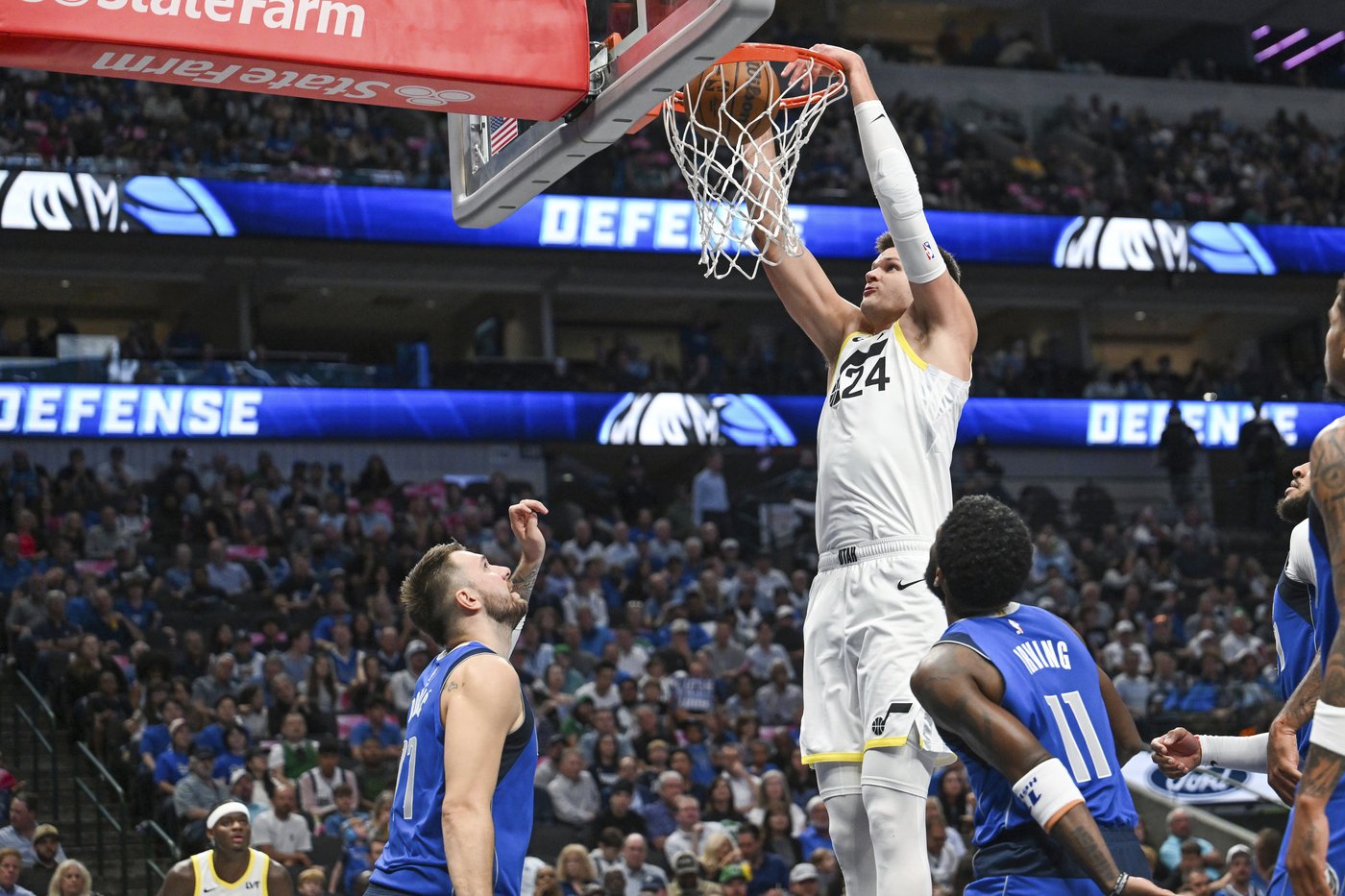 Kyrie Irving scores 23 points to lead Mavericks past Jazz 110-102 | iNFOnews.ca Kyrie Irving scores 23 points to lead Mavericks past Jazz 110-102 | iNFOnews.ca