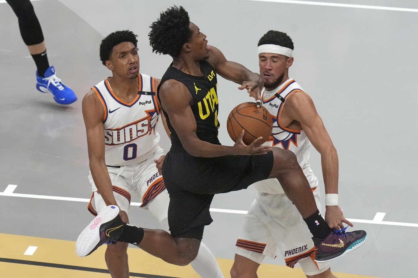 Booker scores 31, leads Suns to 120-112 victory over Jazz in the teams' NBA Cup opener | iNFOnews.ca Booker scores 31, leads Suns to 120-112 victory over Jazz in the teams' NBA Cup opener | iNFOnews.ca