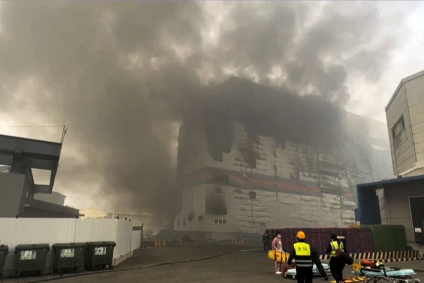 A massive fire kills 9 people at a building under construction in Taiwan | iNFOnews.ca A massive fire kills 9 people at a building under construction in Taiwan | iNFOnews.ca