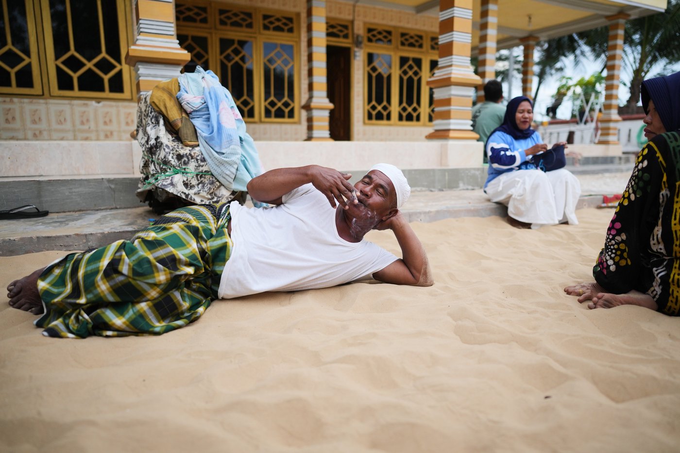 PHOTO ESSAY: Indonesia’s village keeps tradition of life on sand | iNFOnews.ca