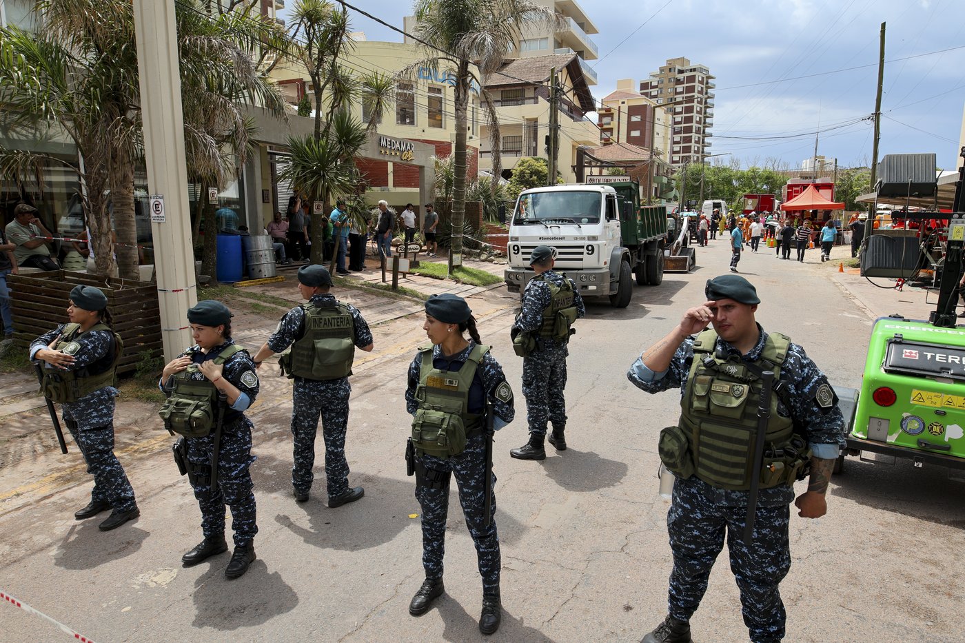 A hotel collapses in Argentina and leaves 1 dead and several trapped | iNFOnews.ca
