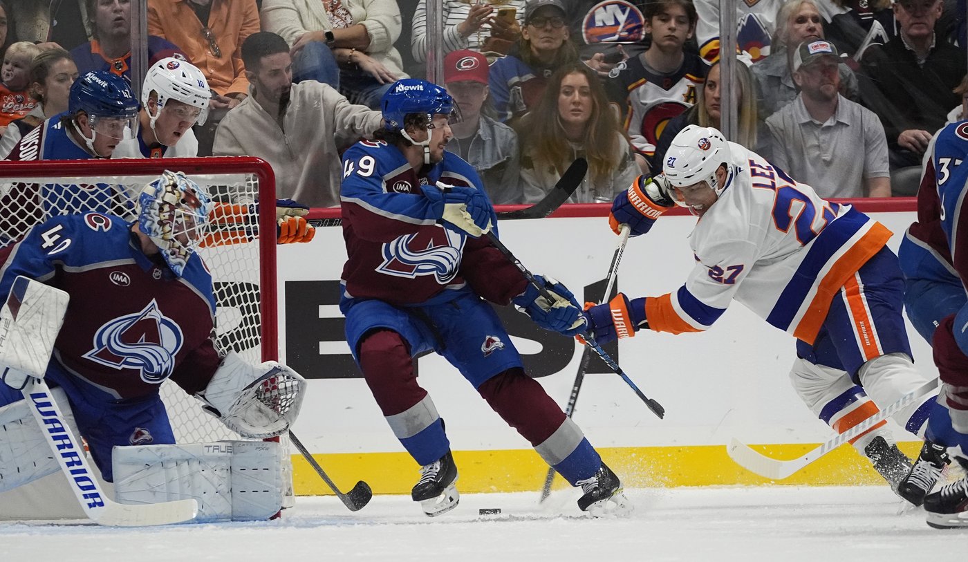 Nelson's 2 goals lifts Islanders to 6-2 win over Avalanche in Patrick Roy's return to Colorado | iNFOnews.ca Nelson's 2 goals lifts Islanders to 6-2 win over Avalanche in Patrick Roy's return to Colorado | iNFOnews.ca