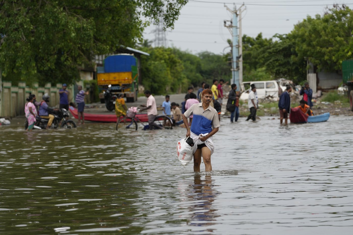 Monsoon flooding closes schools and offices in India's southern IT hubs | iNFOnews.ca