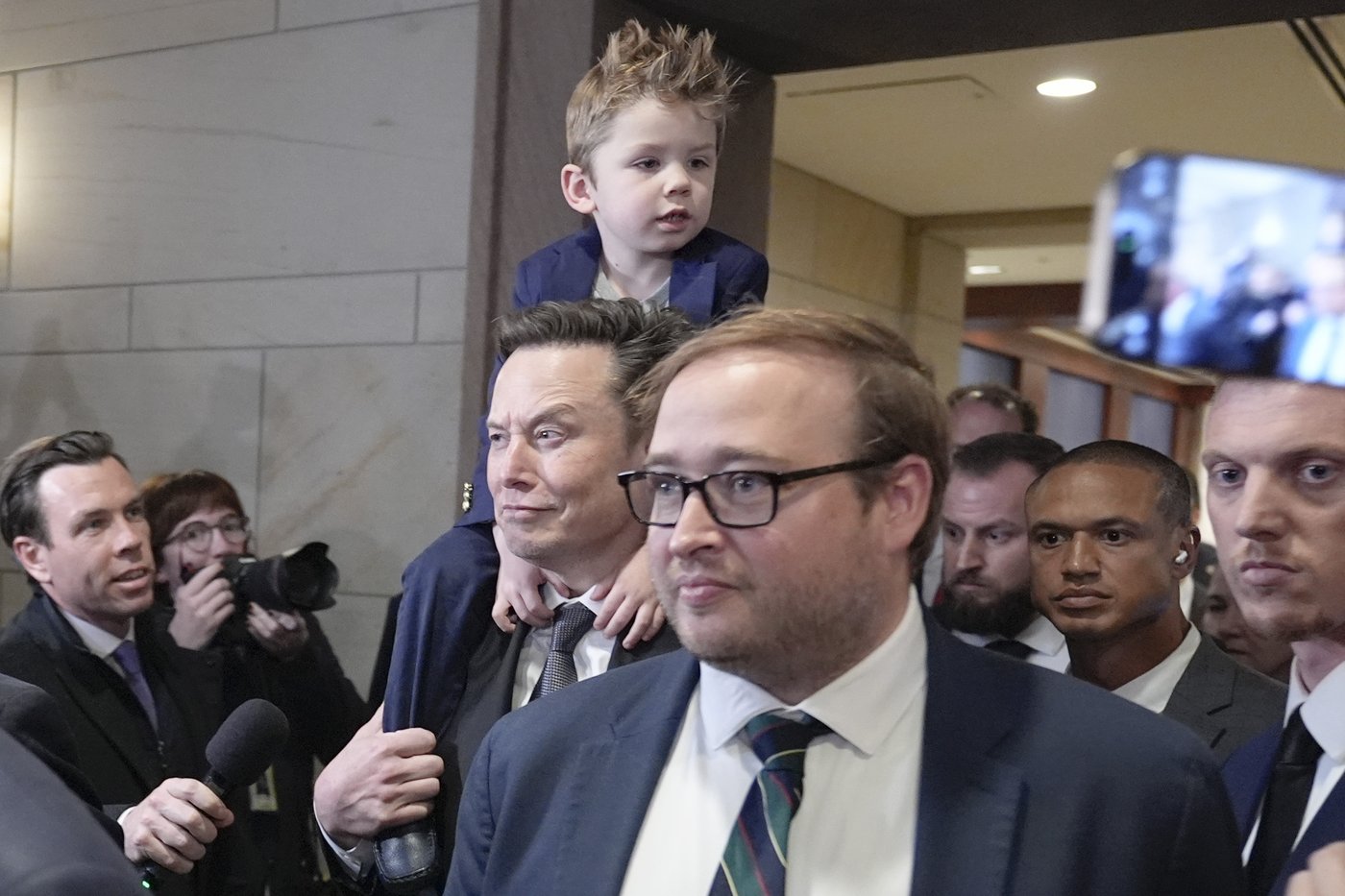 Elon Musk and Vivek Ramaswamy bring Trump's DOGE to Capitol Hill | iNFOnews.ca