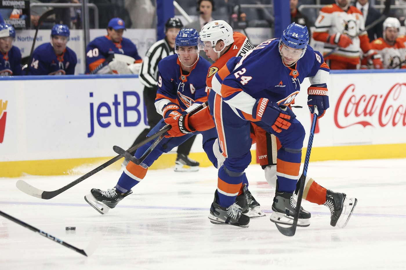 Carlsson, Terry score power-play goals and Dostal stops 41 as Ducks top Islanders 3-1 | iNFOnews.ca Carlsson, Terry score power-play goals and Dostal stops 41 as Ducks top Islanders 3-1 | iNFOnews.ca