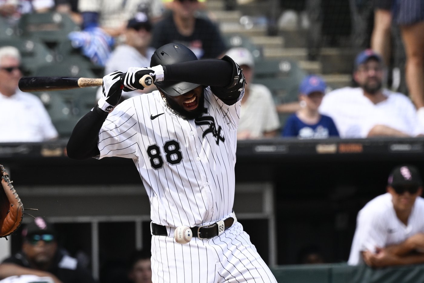 White Sox slugger Luis Robert Jr. being evaluated after he was hit by a pitch | iNFOnews.ca White Sox slugger Luis Robert Jr. being evaluated after he was hit by a pitch | iNFOnews.ca