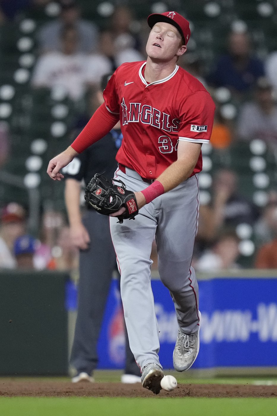 Jon Singleton's two-run double in eighth lifts Astros to 3-1 win over Angels | iNFOnews.ca Jon Singleton's two-run double in eighth lifts Astros to 3-1 win over Angels | iNFOnews.ca