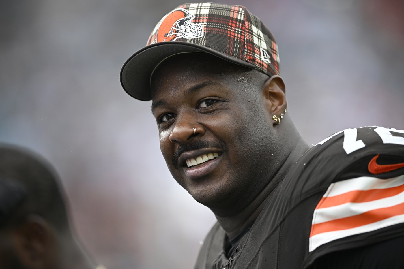 Bills bulk up defensive front by signing two familiar players: Jordan Phillips and Quinton Jefferson | iNFOnews.ca