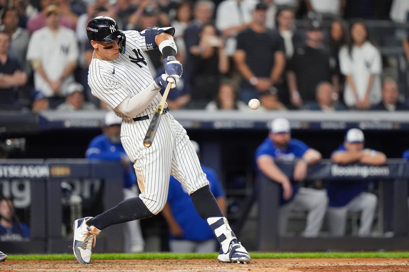 Aaron Judge does it all and rescues Yankees with `amazing swing' against Blue Jays | iNFOnews.ca Aaron Judge does it all and rescues Yankees with `amazing swing' against Blue Jays | iNFOnews.ca