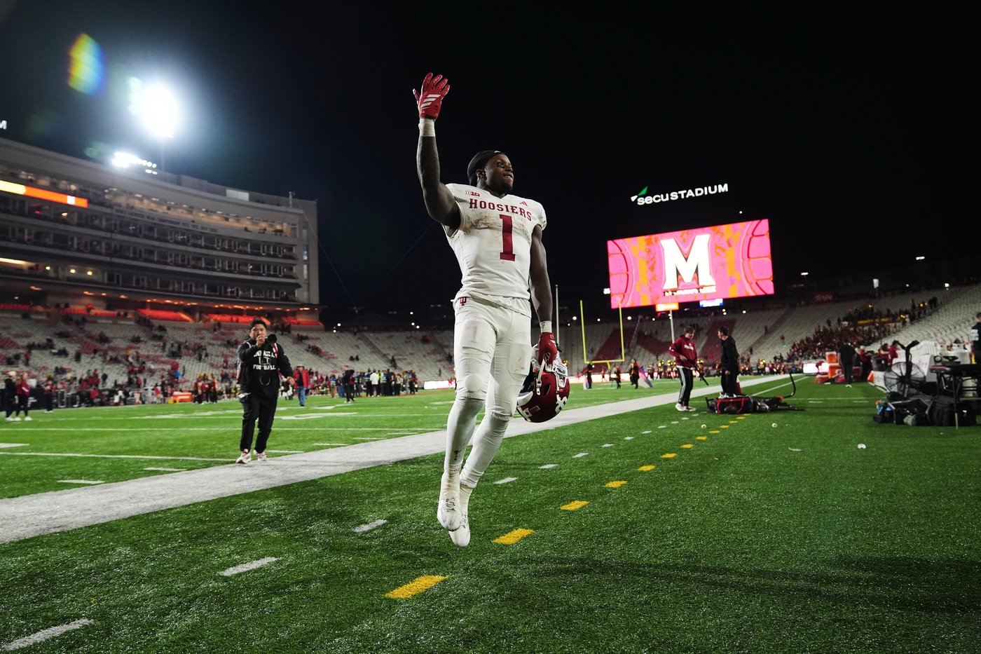 Sarratt leaves with hamstring tightness, but No. 2 Indiana rolls anyway to a 55-10 win over Maryland | iNFOnews.ca Sarratt leaves with hamstring tightness, but No. 2 Indiana rolls anyway to a 55-10 win over Maryland | iNFOnews.ca