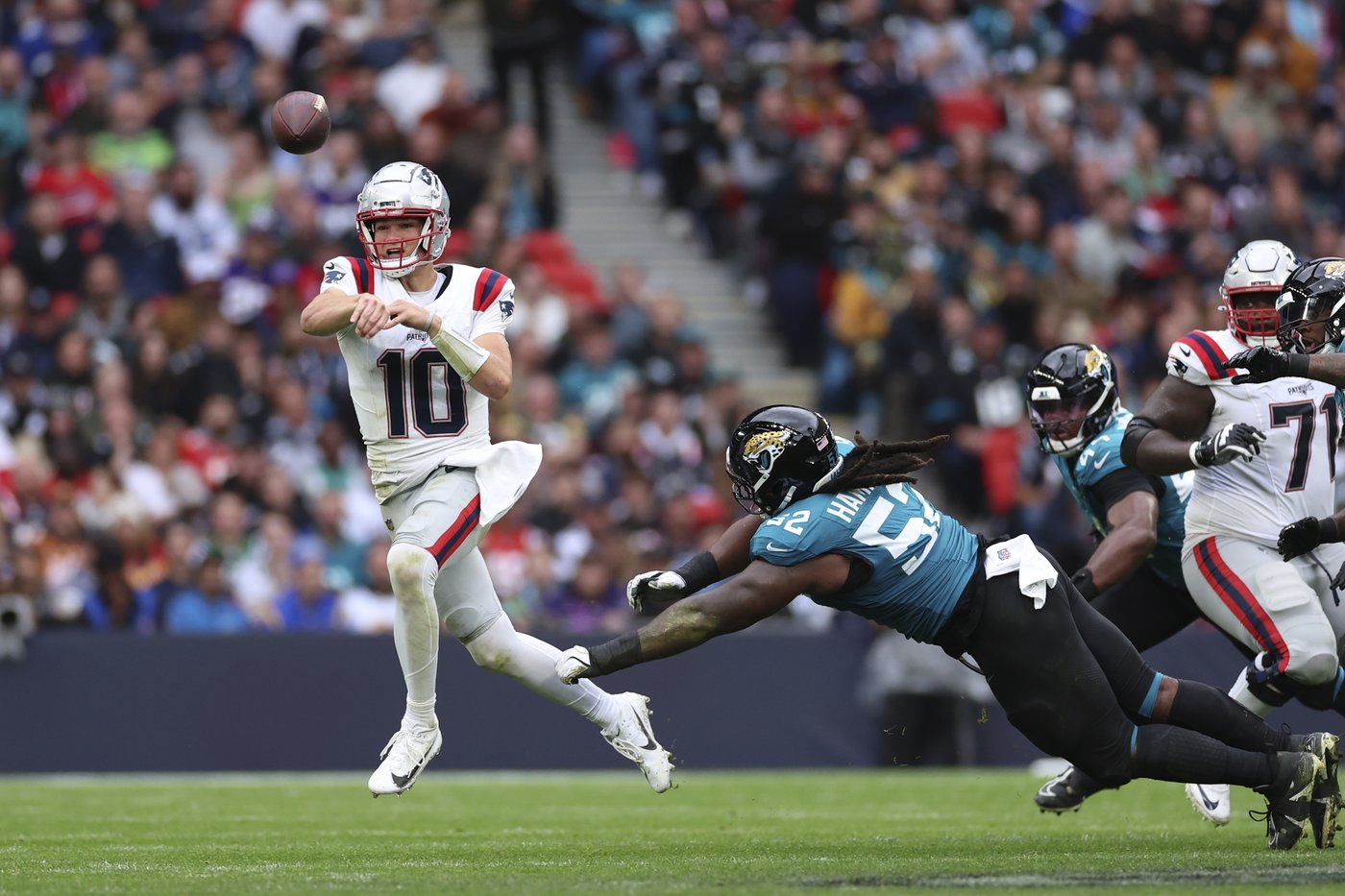 Bigsby scores 2 TDs as Jaguars show fight in 32-16 win over Patriots in London | iNFOnews.ca Bigsby scores 2 TDs as Jaguars show fight in 32-16 win over Patriots in London | iNFOnews.ca