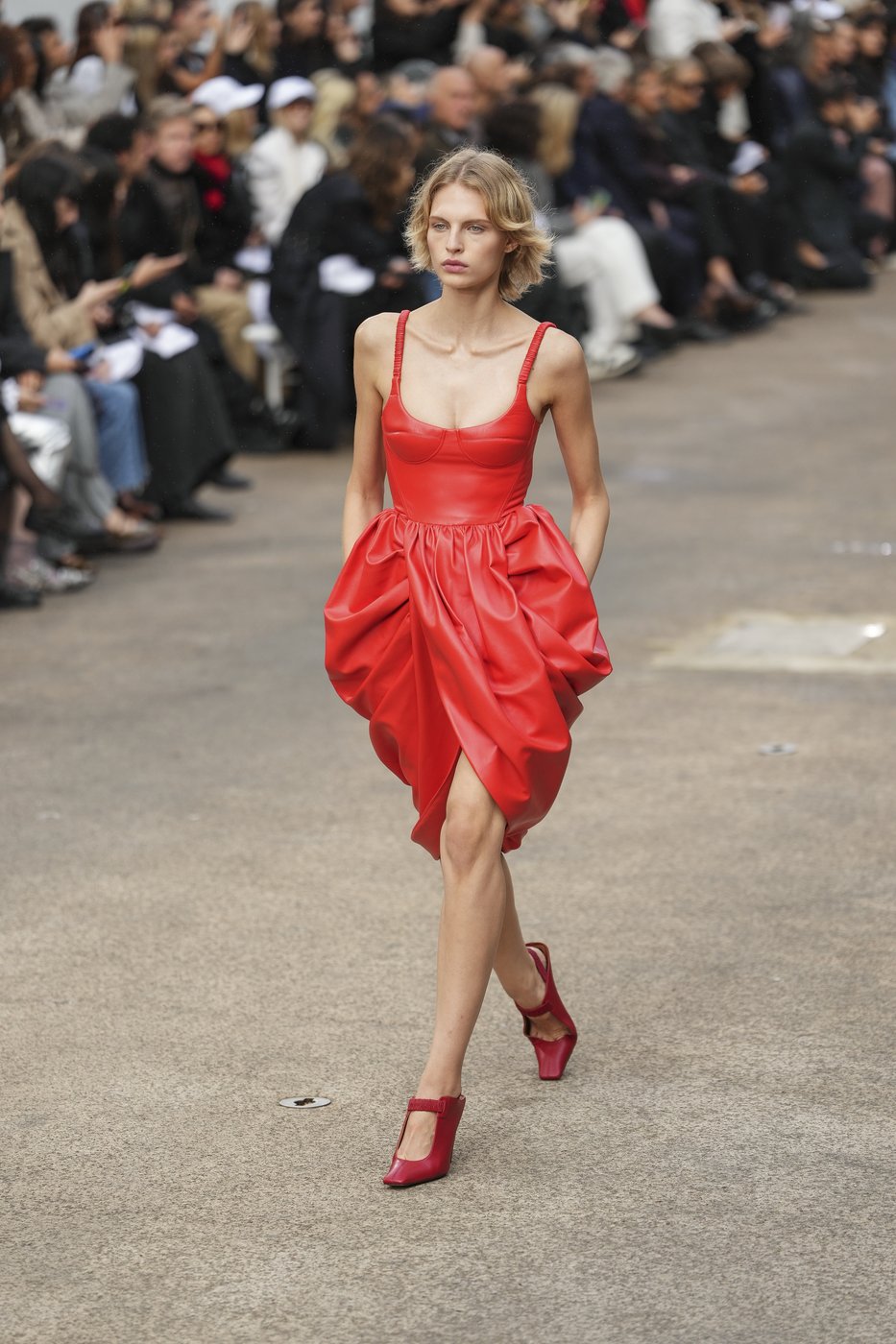 Balenciaga upturns luxury in Paris as McCartney puts on high-octane fashion with playful, eco twist | iNFOnews.ca Balenciaga upturns luxury in Paris as McCartney puts on high-octane fashion with playful, eco twist | iNFOnews.ca